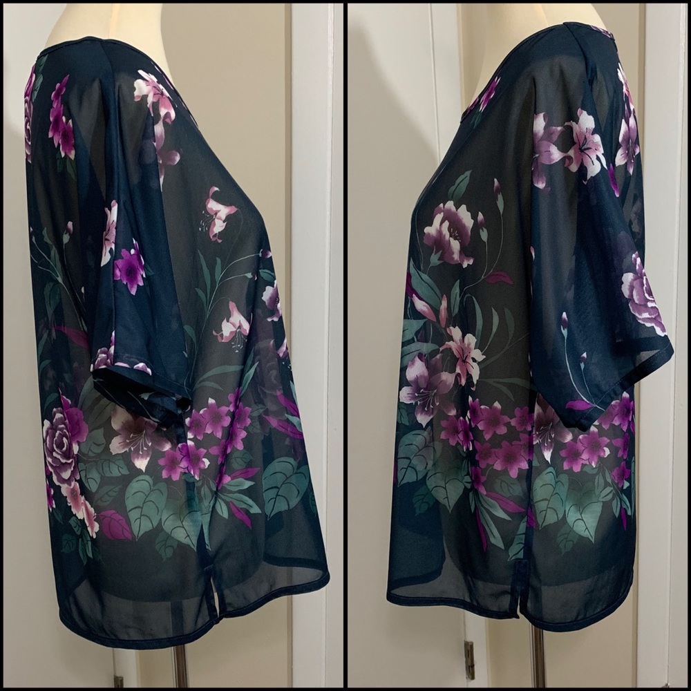Women’s Sheer Flower Blouse - Picture 2 of 8